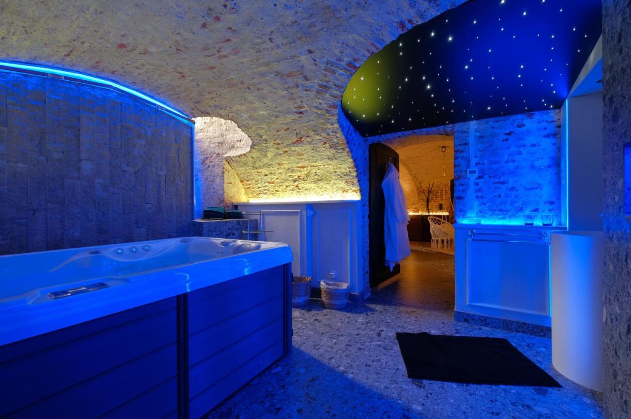 Secret Jacuzzi Mons - Parking Prive Gratuit Bed and Breakfast Εξωτερικό φωτογραφία